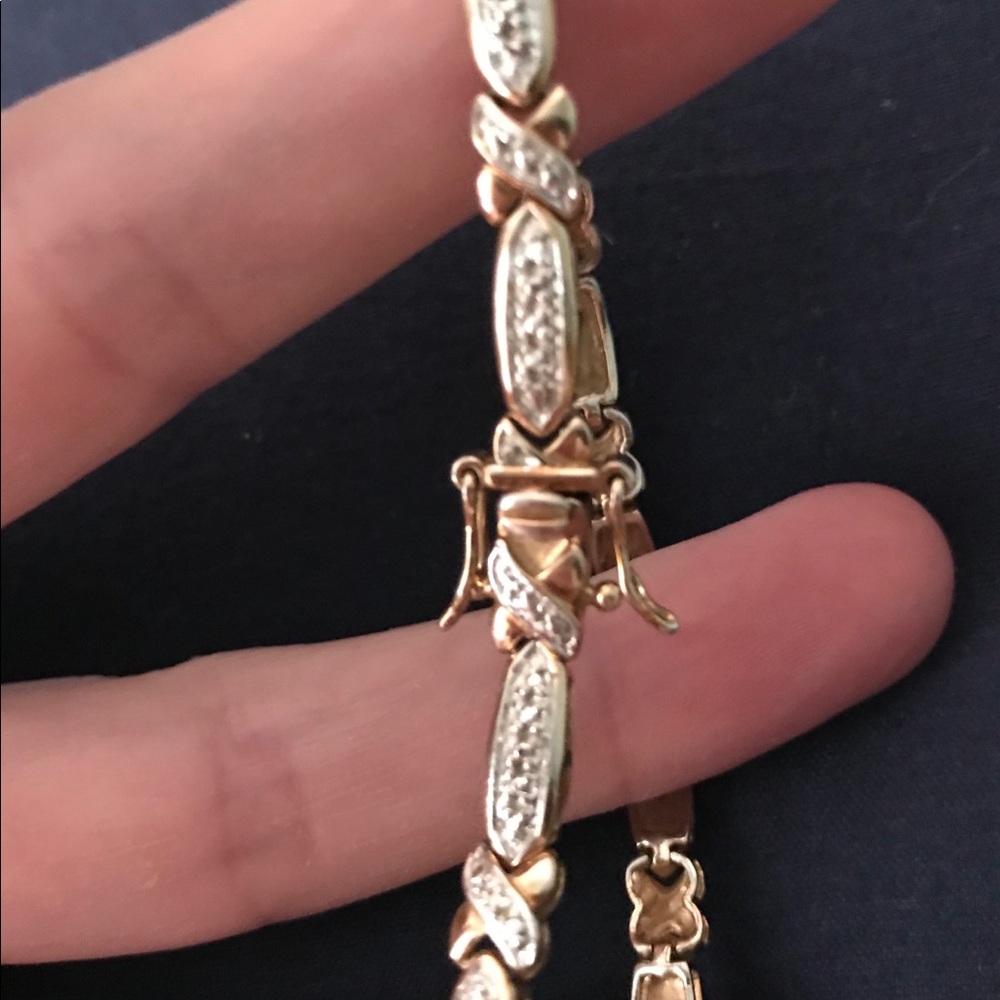 7 1/2” 925 gold bracelet.